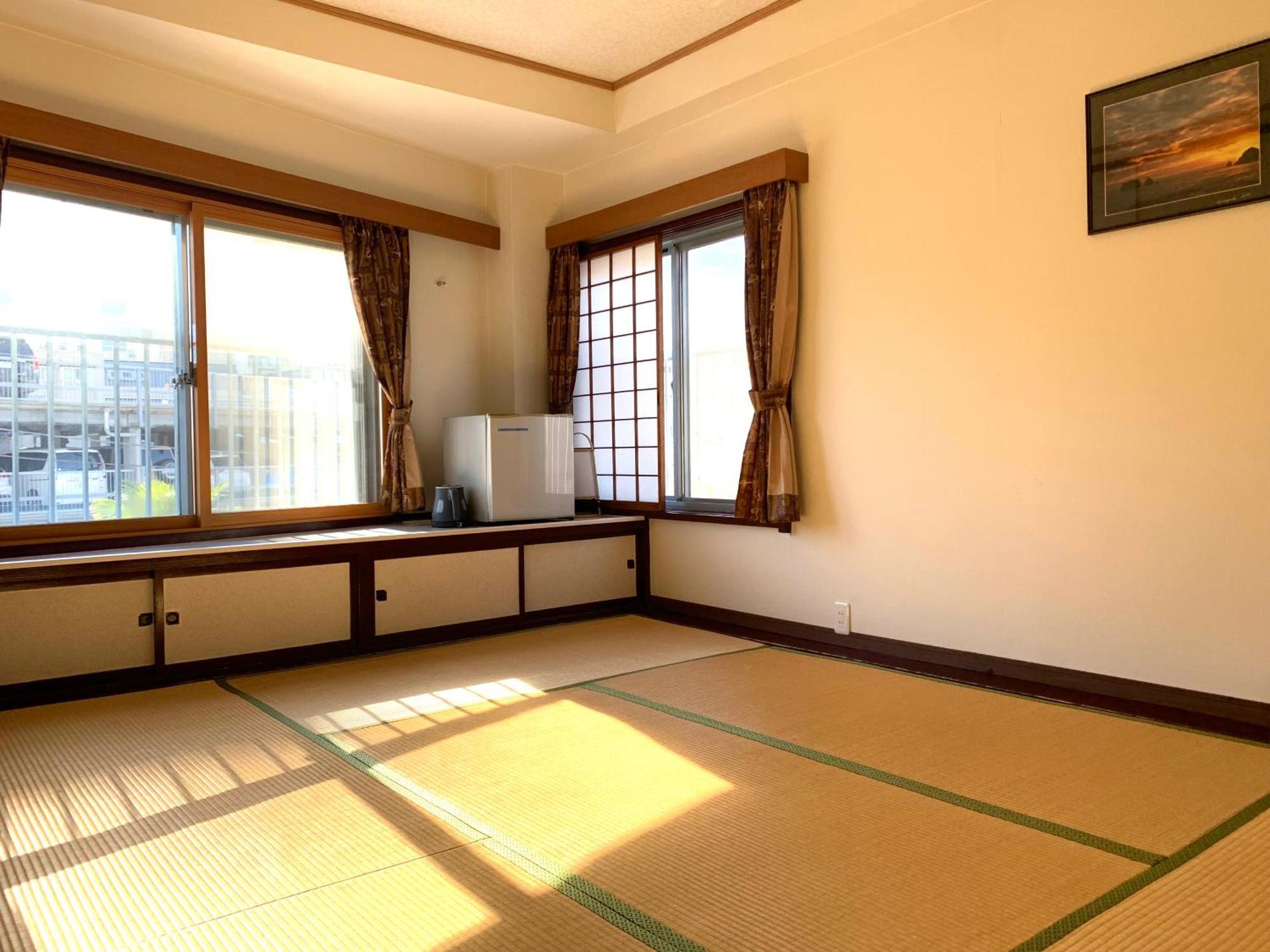 Izu-No-Umi Hotel Atami  Exterior photo